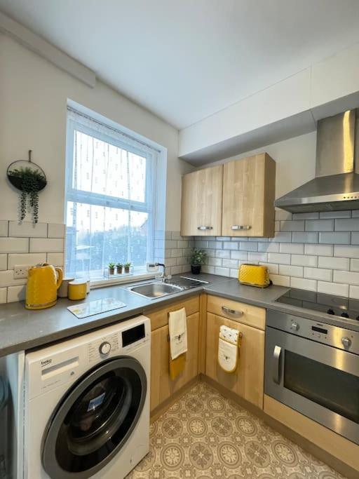 Cosy Home In Barnsley Centre Экстерьер фото