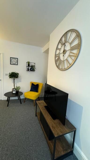 Cosy Home In Barnsley Centre Экстерьер фото