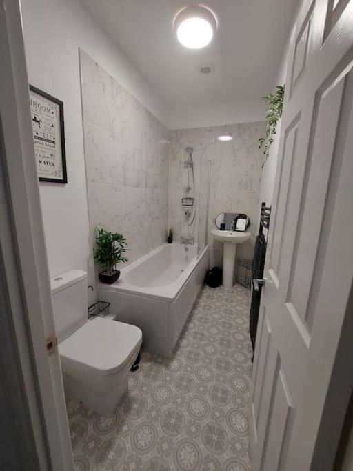Cosy Home In Barnsley Centre Экстерьер фото