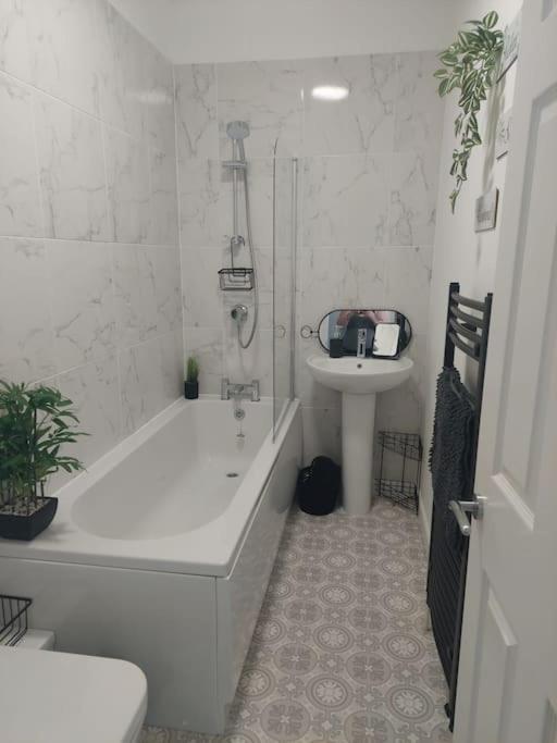 Cosy Home In Barnsley Centre Экстерьер фото
